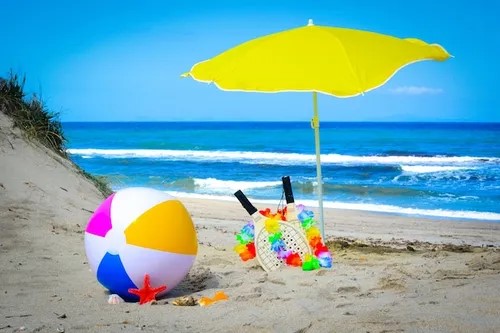 multi-colored-umbrella-beach_1048944-10715183.jpeg (44 KB)
